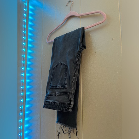 🔘🔘🔘 BLACK HIGH WAISTED DESTROYED SKINNY JEANS ⬛️⬛️⬛️ - Picture 4 of 5